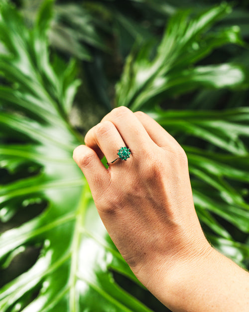 Emerald flower ring